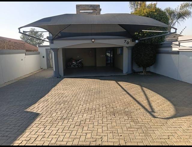 4 BEDROOM HOUSE FOR SALE IN LIEFDE EN VREDE